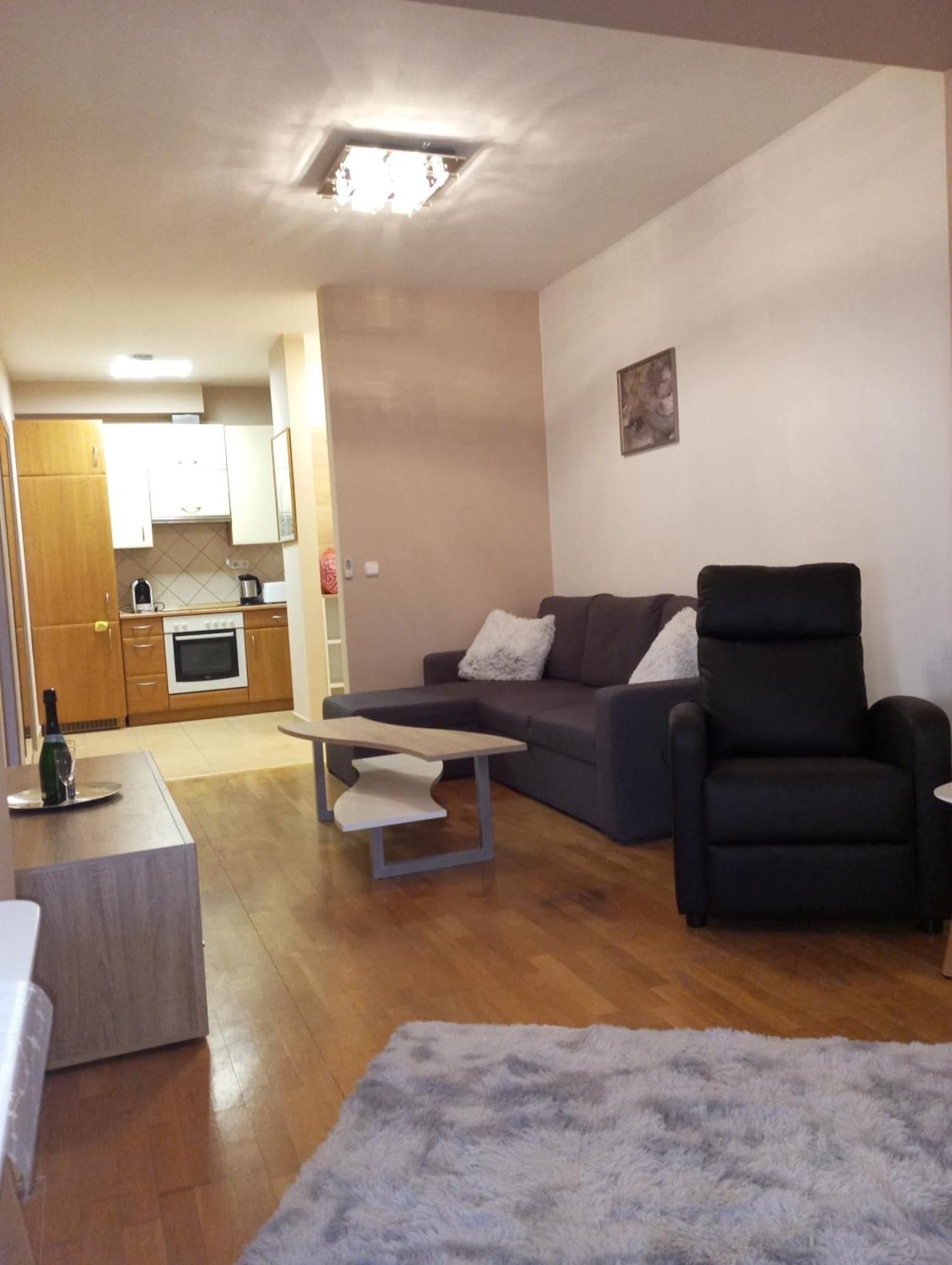 Zen Apartman Budakalasz Exterior photo